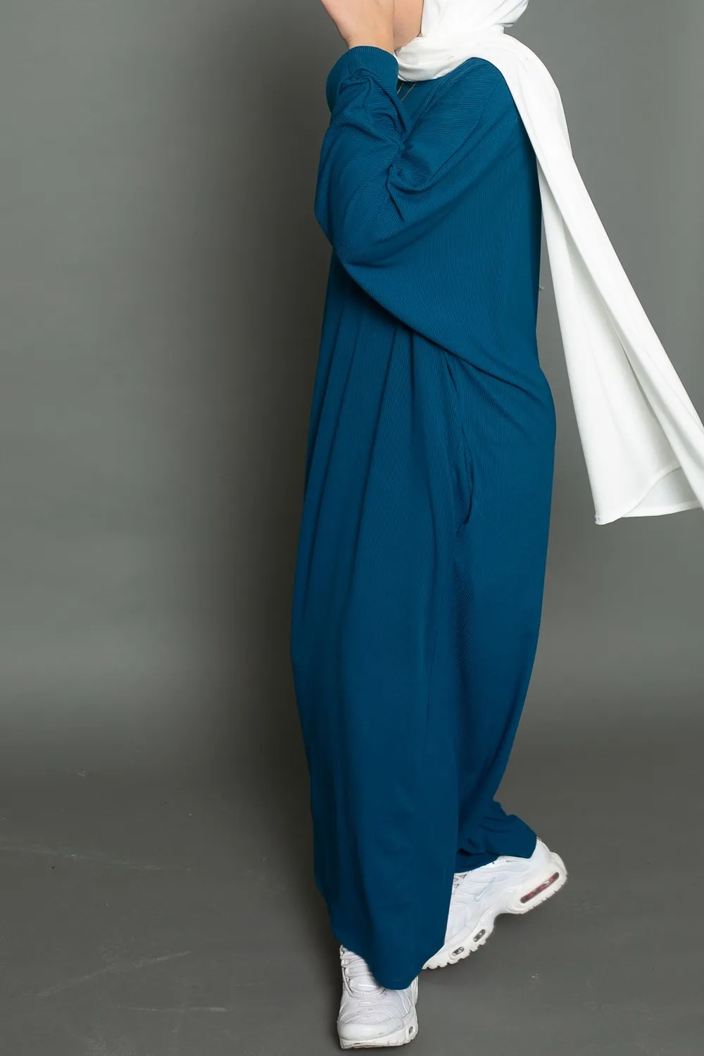 Abaya oversize para chicas jóvenes en color petróleo