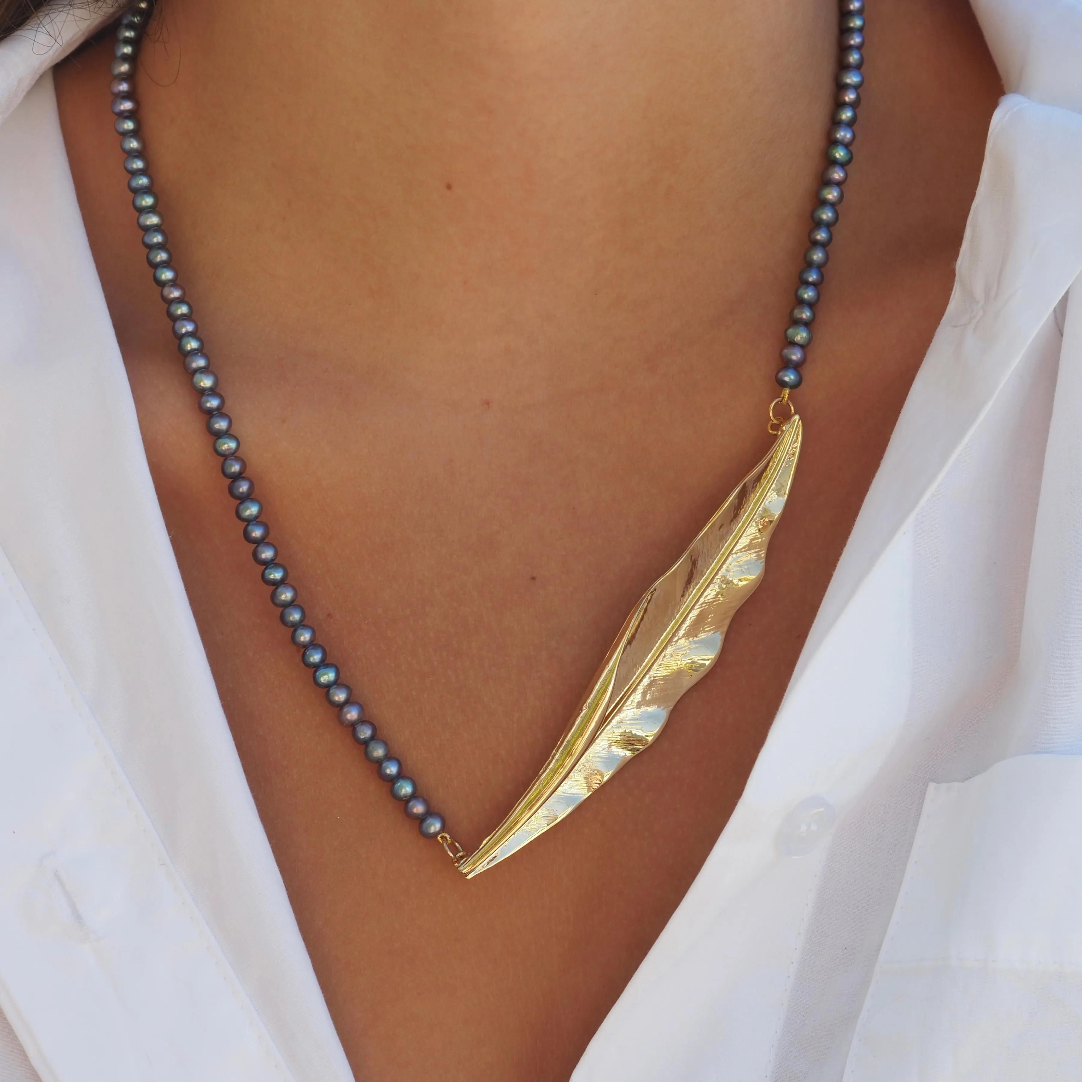 KATIE PEARL / ELONGATED  LEAF NECKLACE