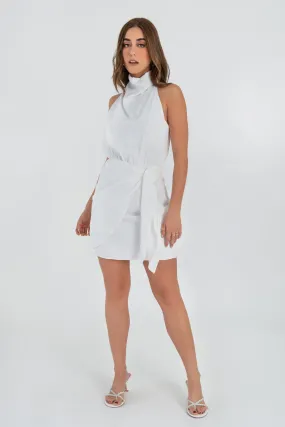 Vestido corto halter cuello alto plisado