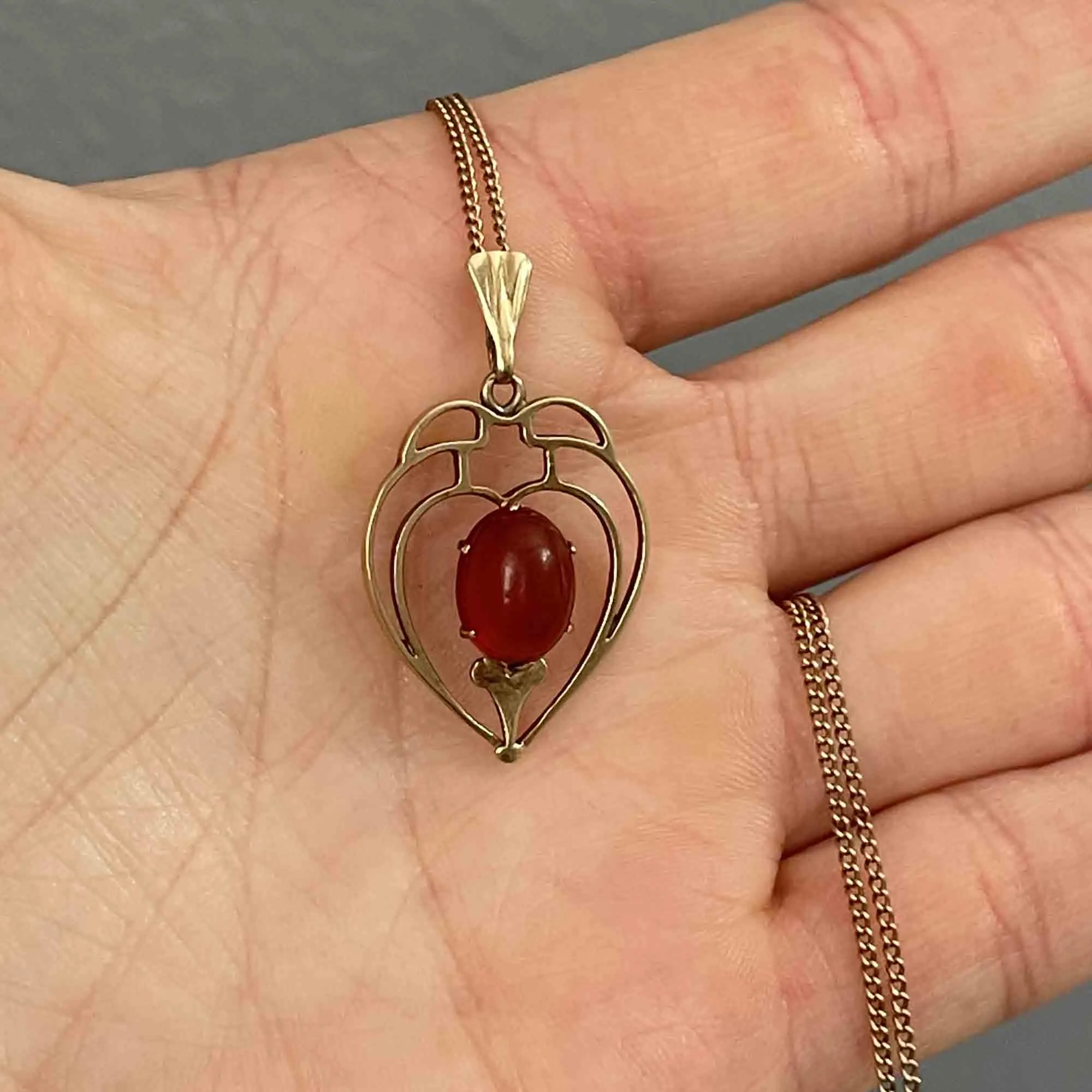 Vintage Art Deco Gold Carnelian Cabochon Pendant Necklace